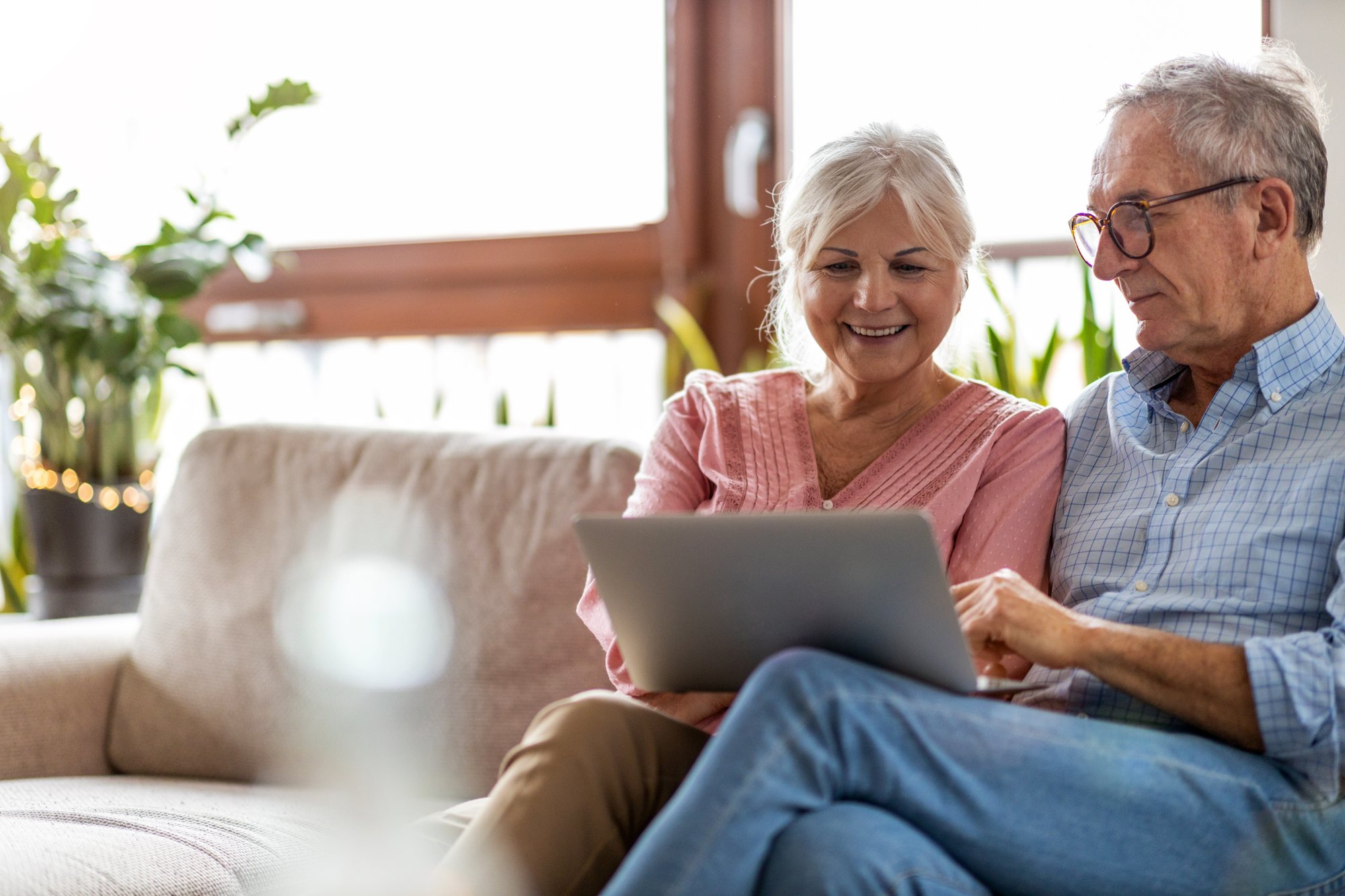 Florida public employees reviewing their 457(b) and 403(b) deferred compensation accounts with a fiduciary advisor