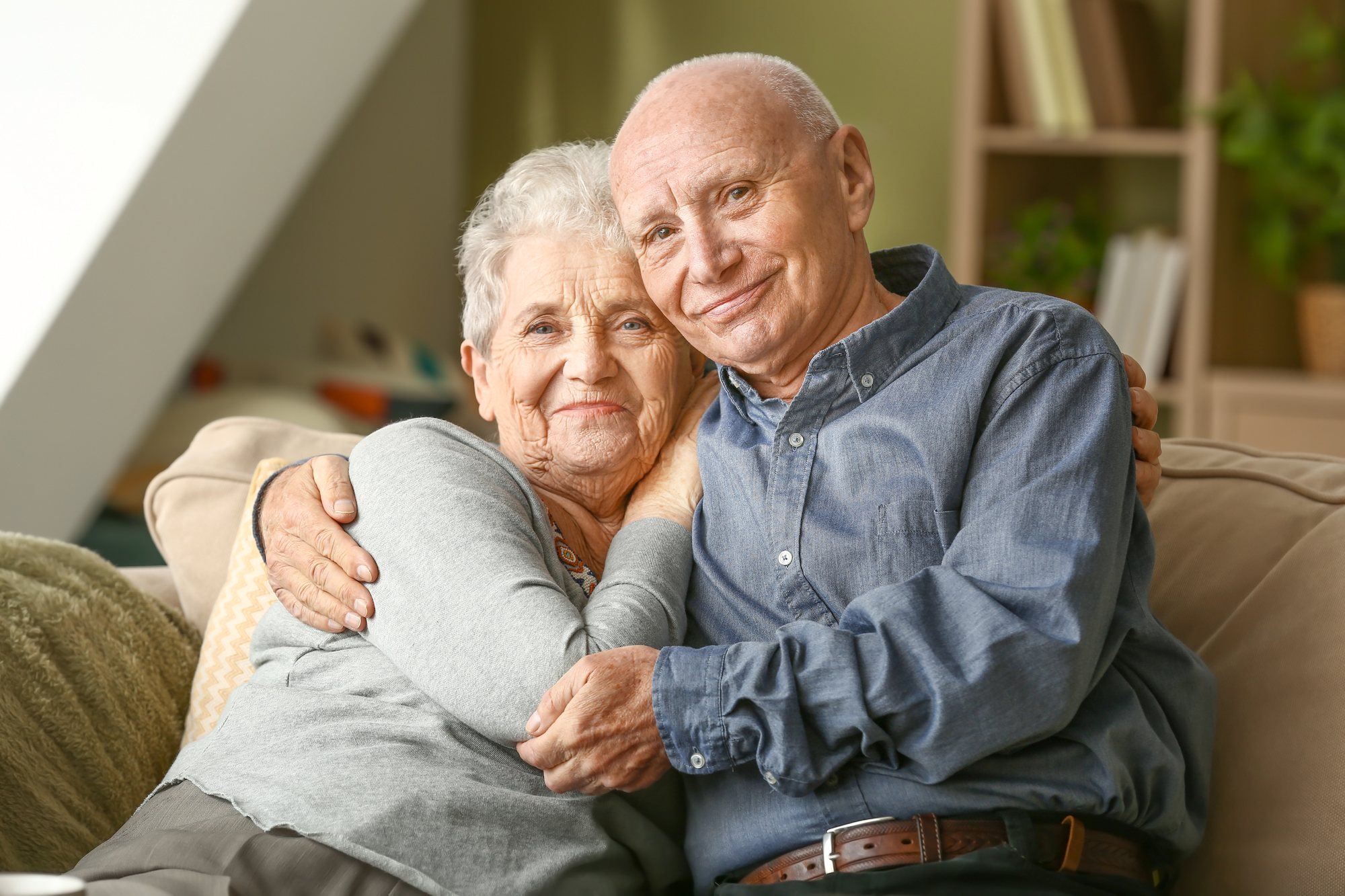 A Florida couple reviewing FRS Pension Plan payout and survivor options with a fiduciary advisor